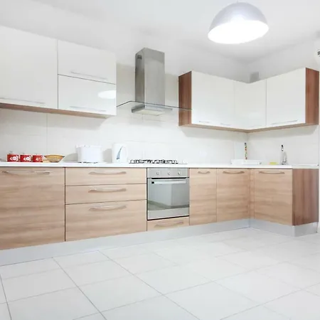 Etoile Court Apartman L-Imgarr
