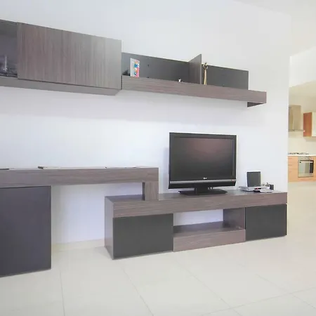 Etoile Court *